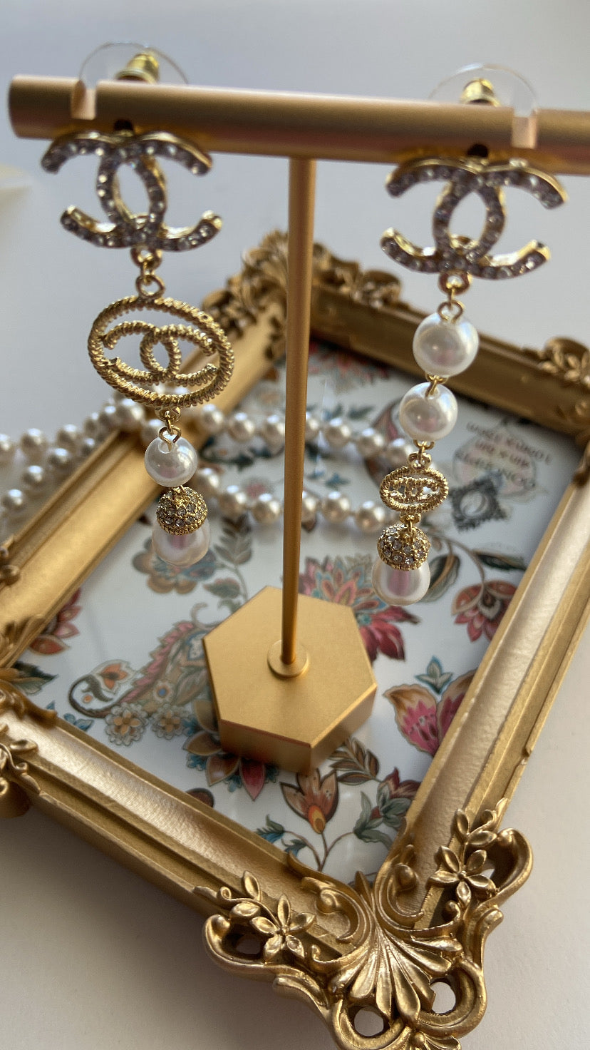 LONG PEARLS EARRINGS