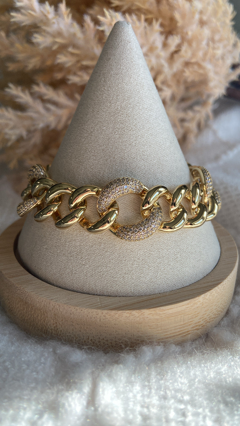 THICK BRACELET WITH STONE BOX
