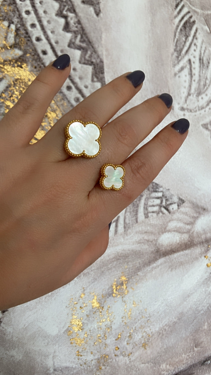 VC WHITE TWO CLOVER  OPEN RING