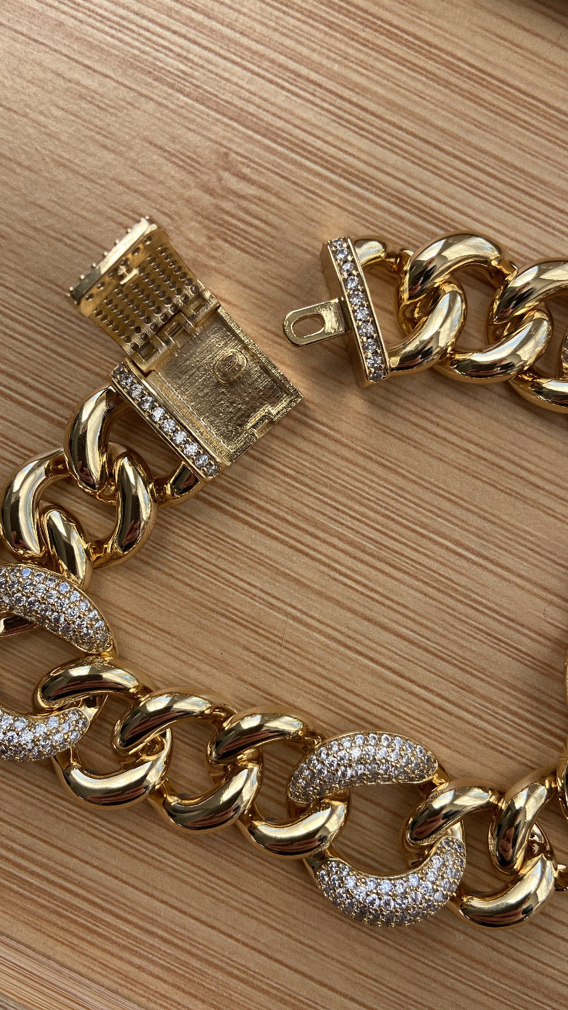 THICK BRACELET WITH STONE BOX
