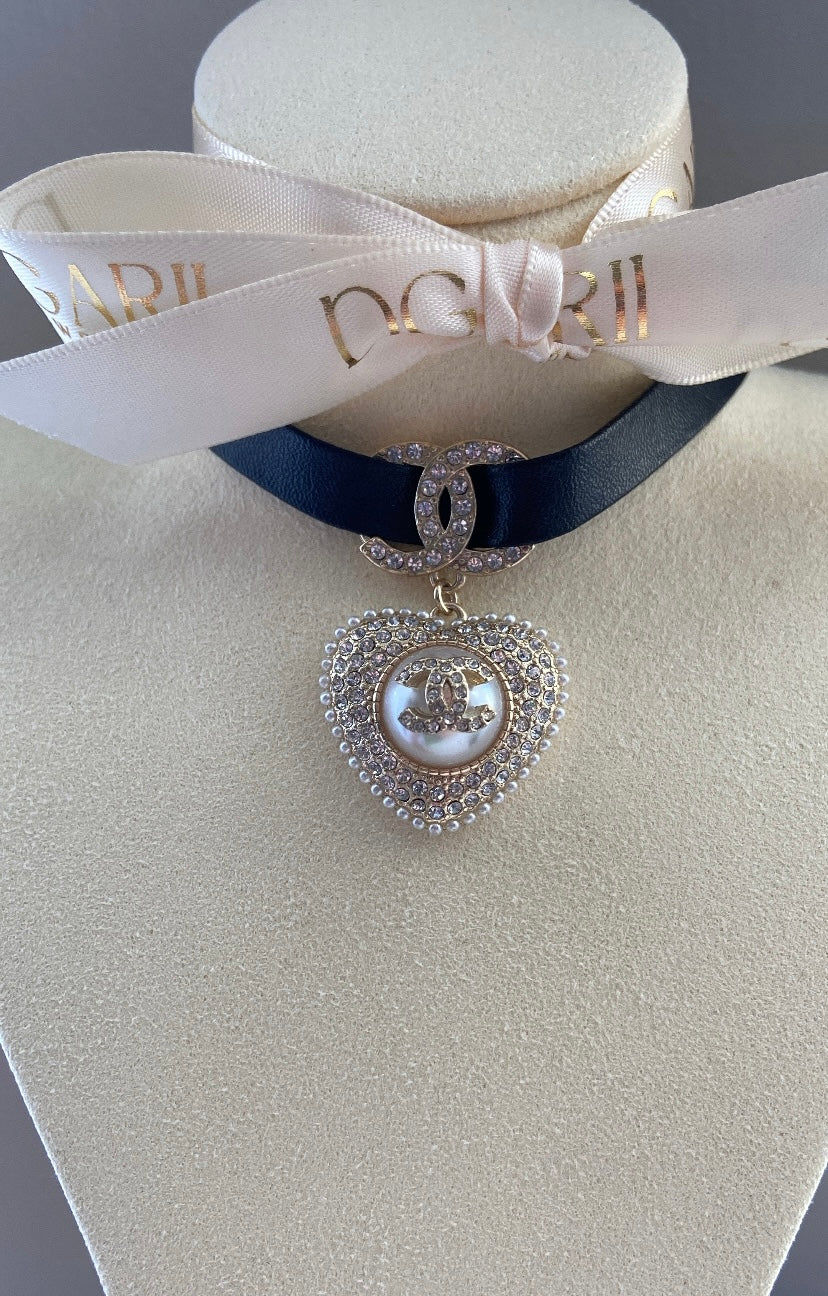 ELEGANT HEART CHOKER