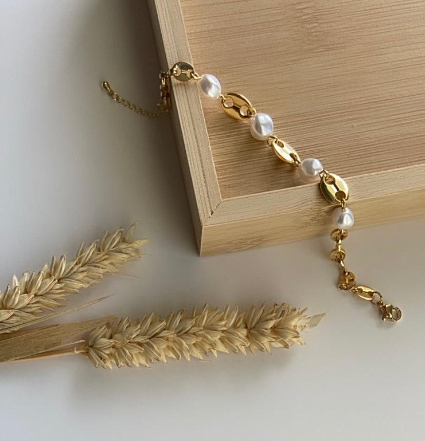 PEARLS AND GG BRACELET