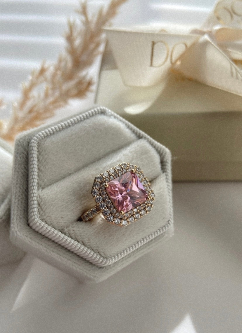 ELEGANT SQUARE ROSE STONE RING