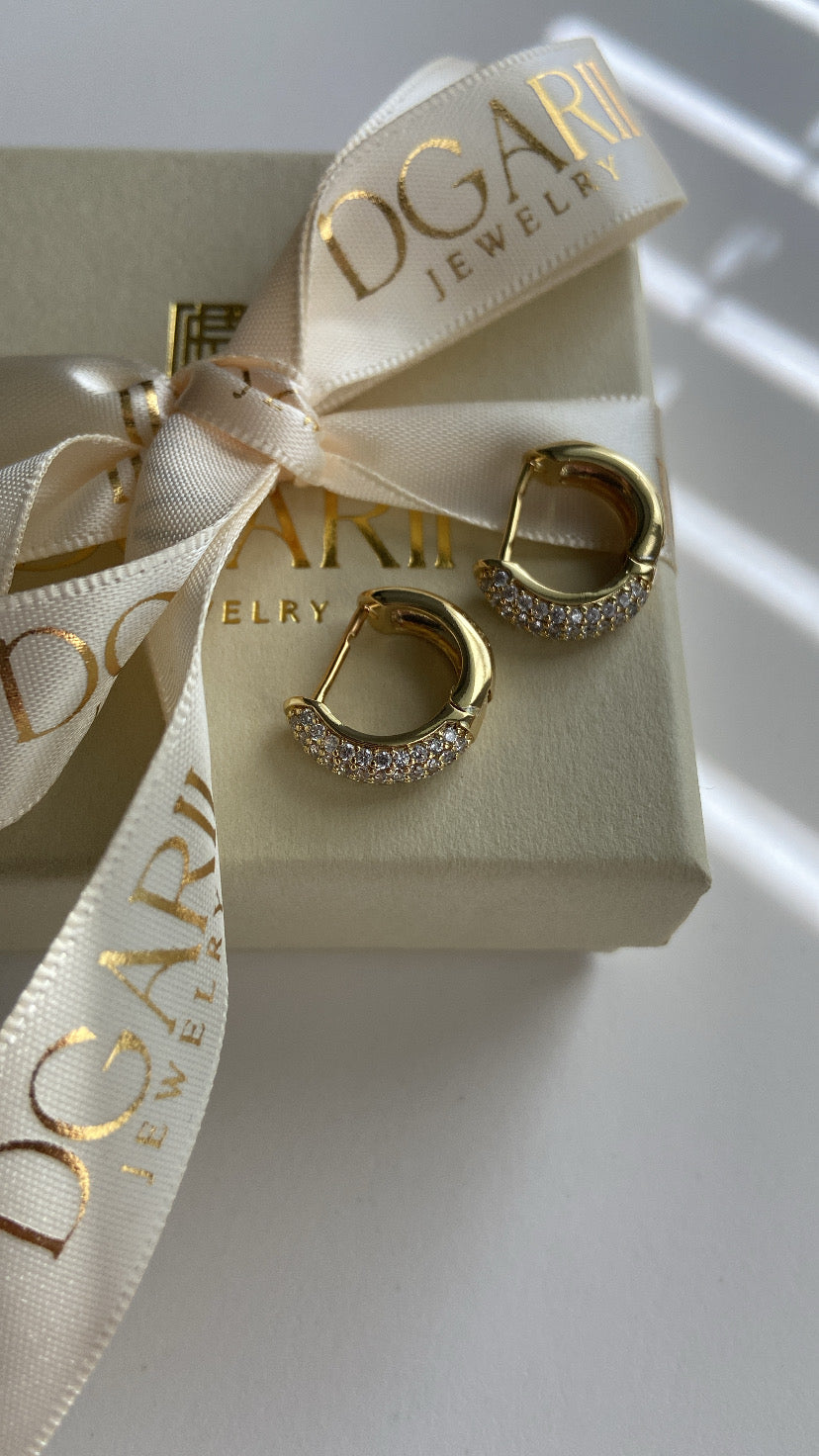 SMALL EARRINGS COVERED WITH STONES