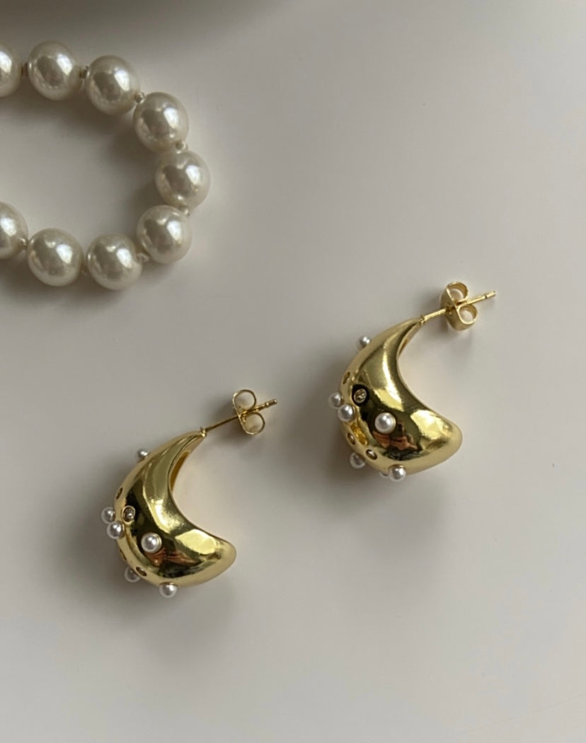 SOME PEARLS DROP EARRINGS