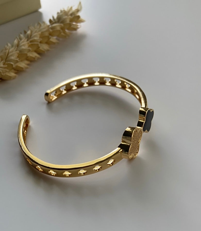 TWO CLOVERS BRACELET