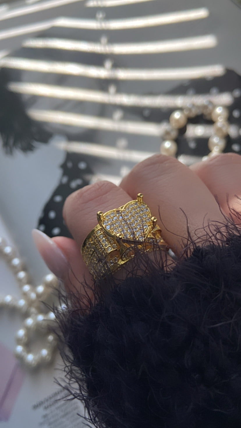 QUEEN HEART RING