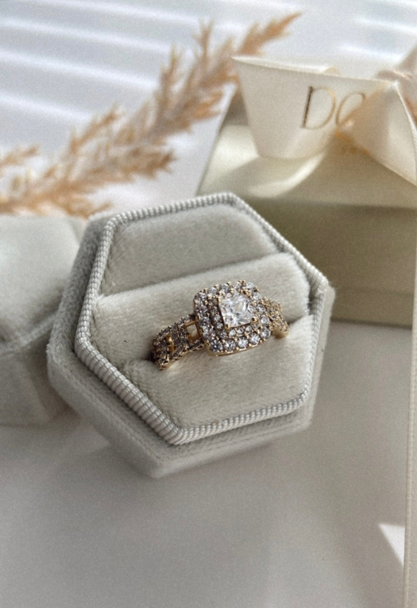 MODERN ENGAGEMENT RING