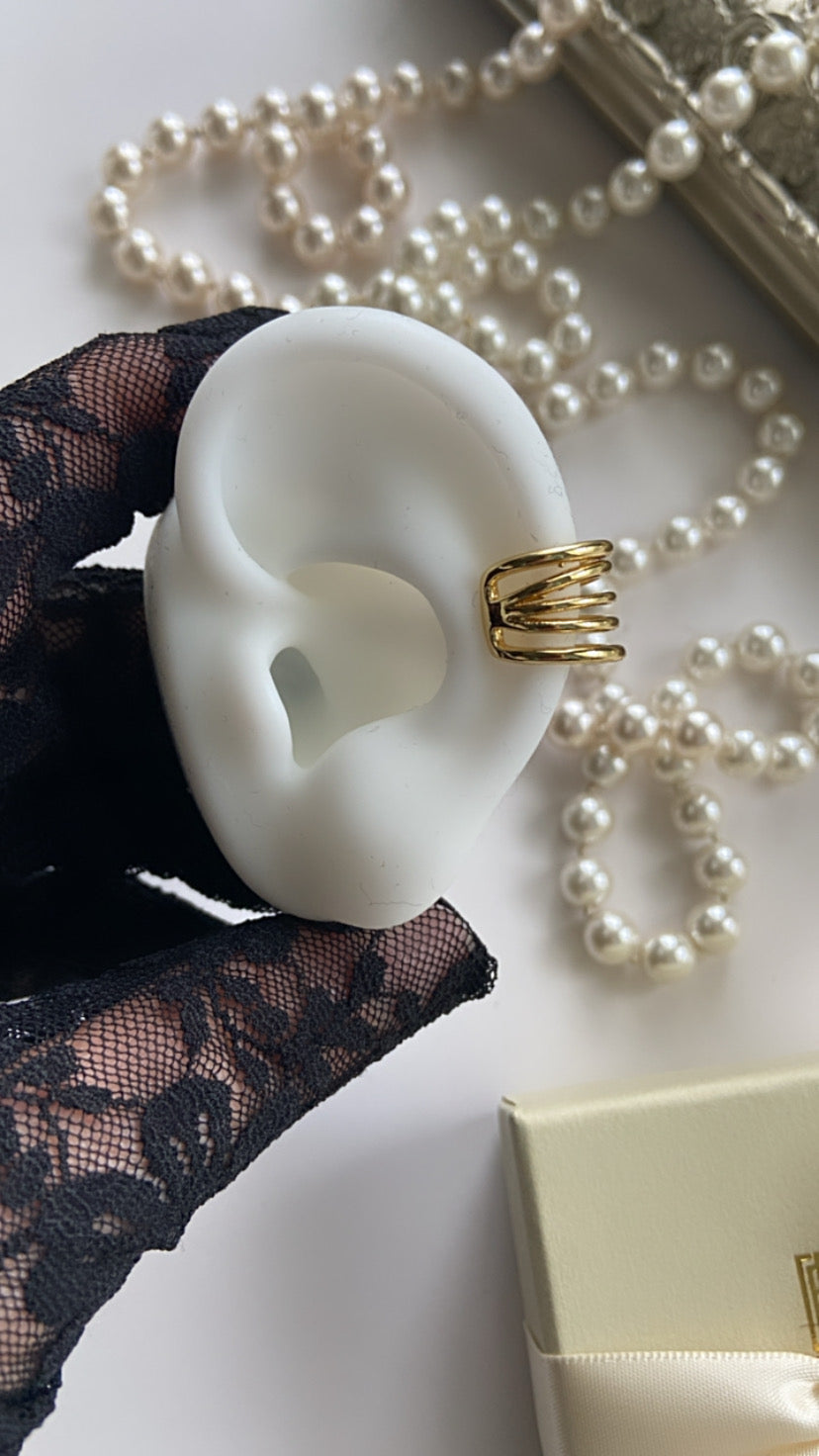 SMALL EAR CUFF WITH STICKS