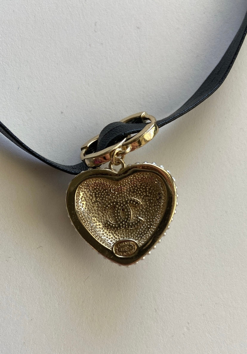 ELEGANT HEART CHOKER