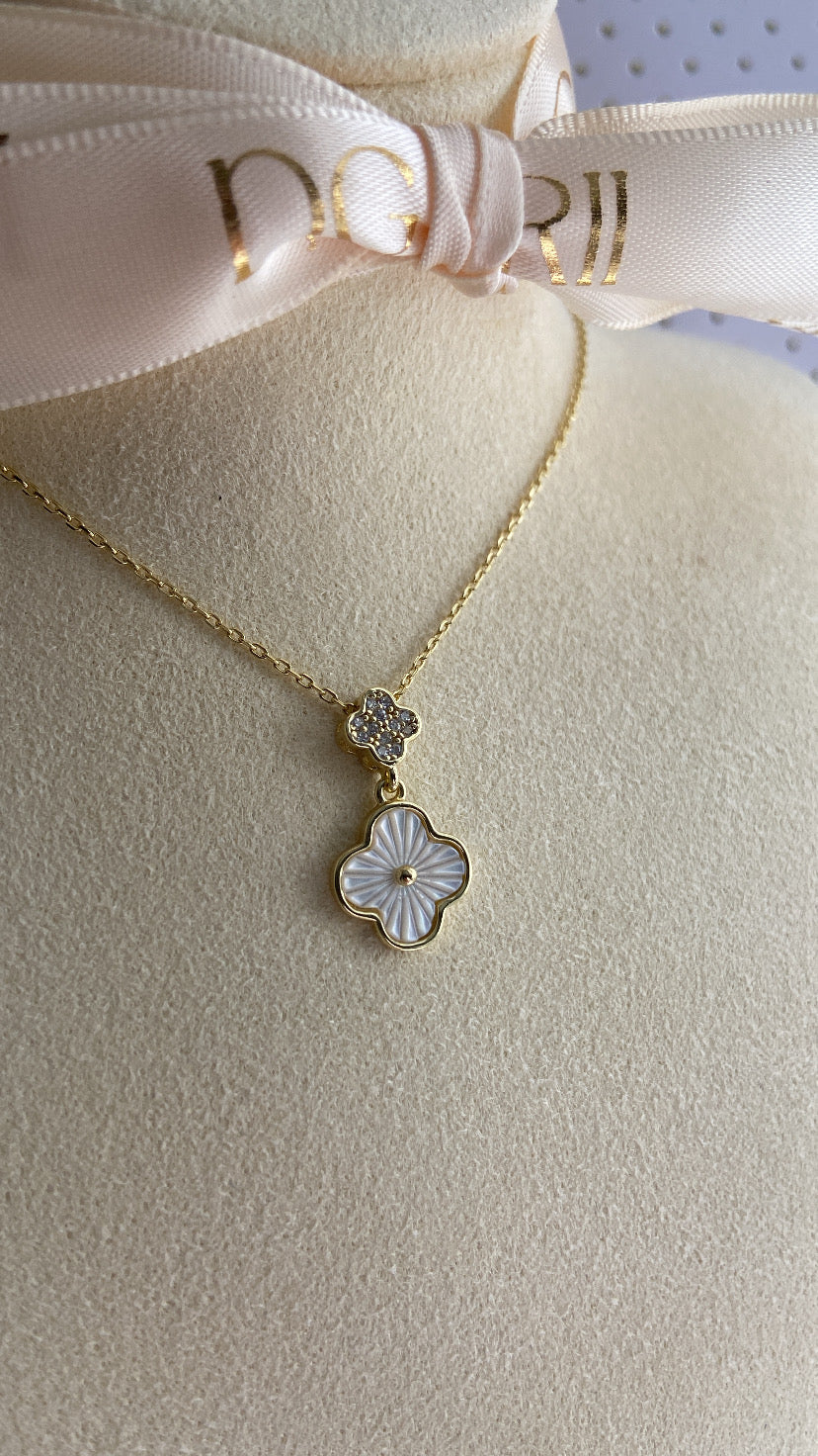CUTE FLOWER NECKLACE