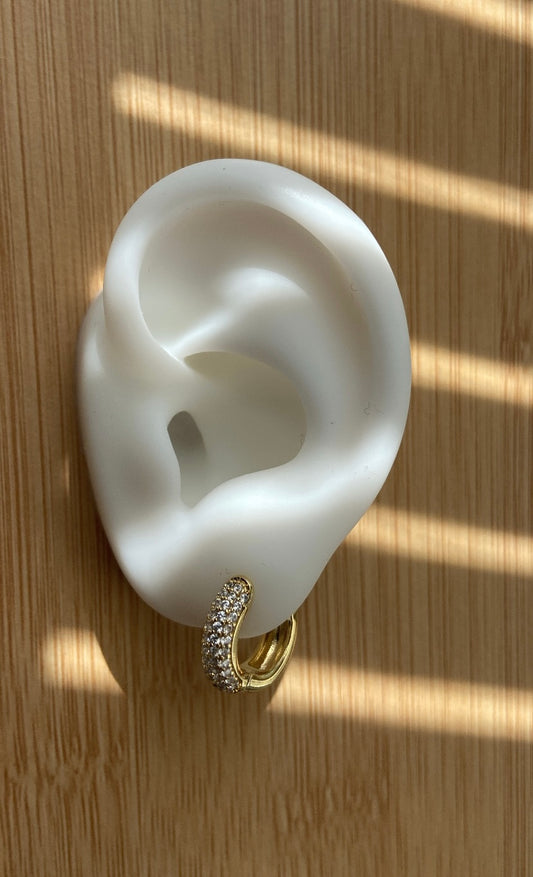 SMALL EARRINGS COVERED WITH STONES