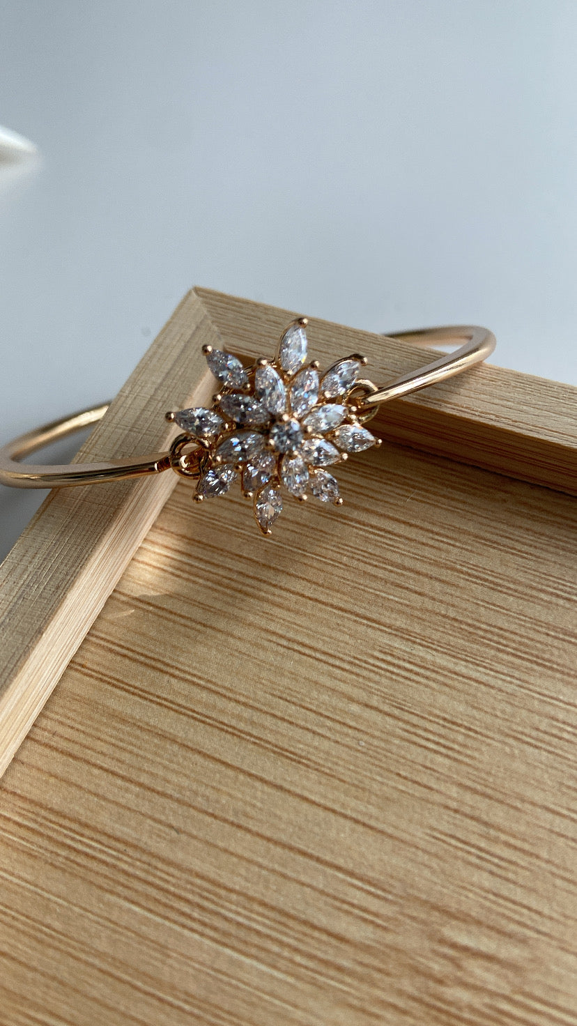ALL STONES FLOWER BANGLE
