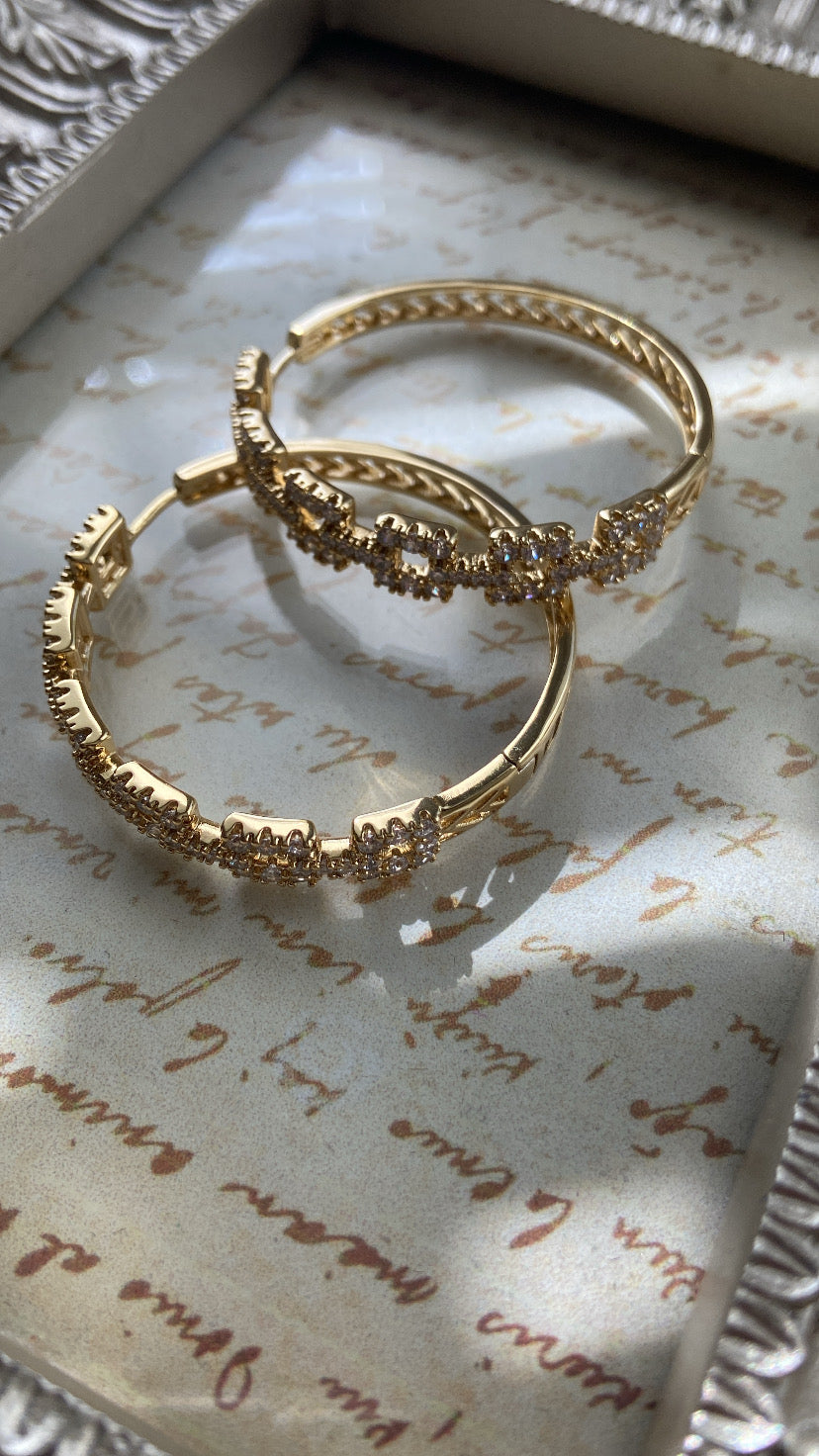 LARGE SQUARE HOOPS