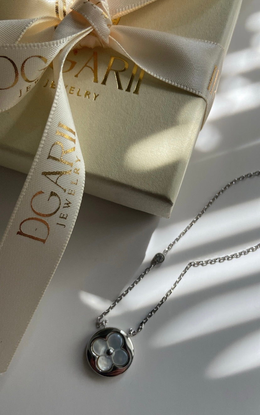 FLOWER NECKLACE