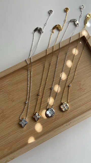 FLOWER NECKLACE