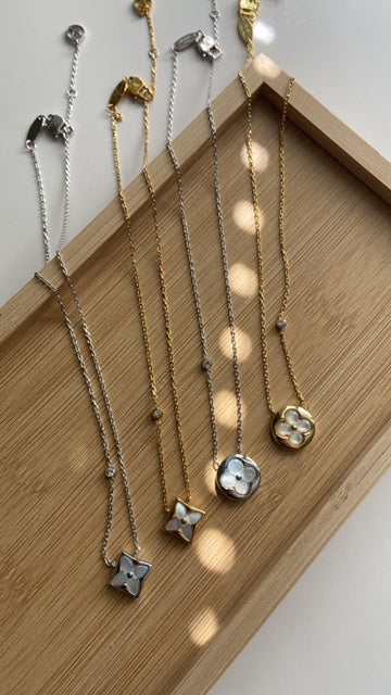 FLOWER NECKLACE