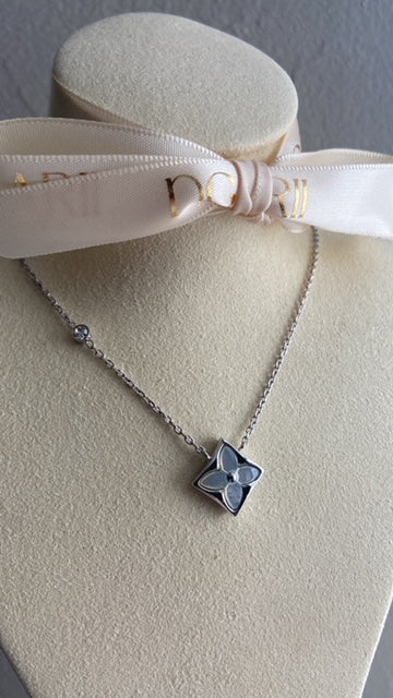 FLOWER NECKLACE