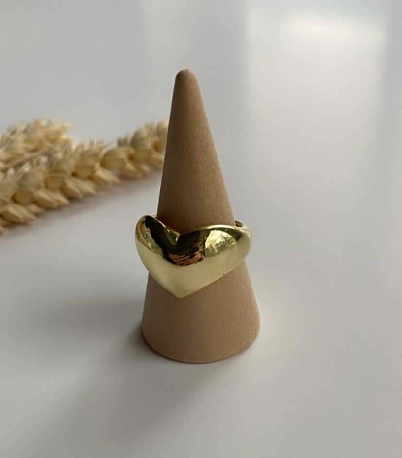 CHUNKY HEART RING