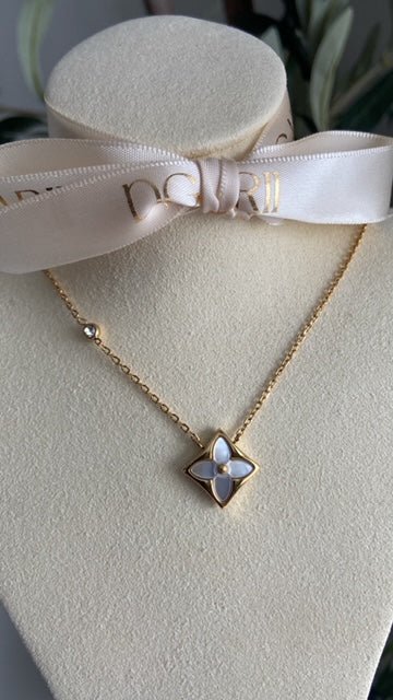 FLOWER NECKLACE